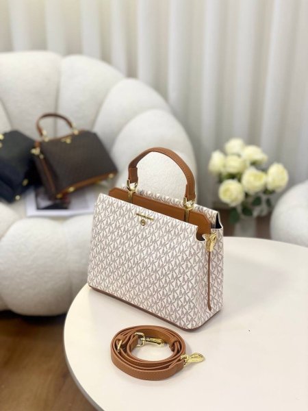 شنطة - Michael kora ماستر كوبي